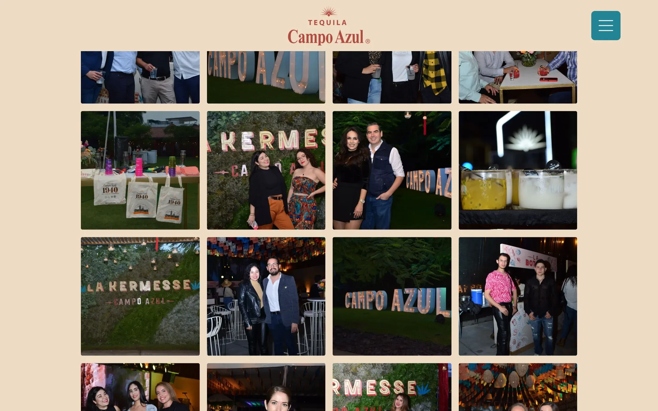 Fotos de la segunda edición, al aire libre, con el letrero de La Kermesse y las letras de Campo Azul entre los invitados