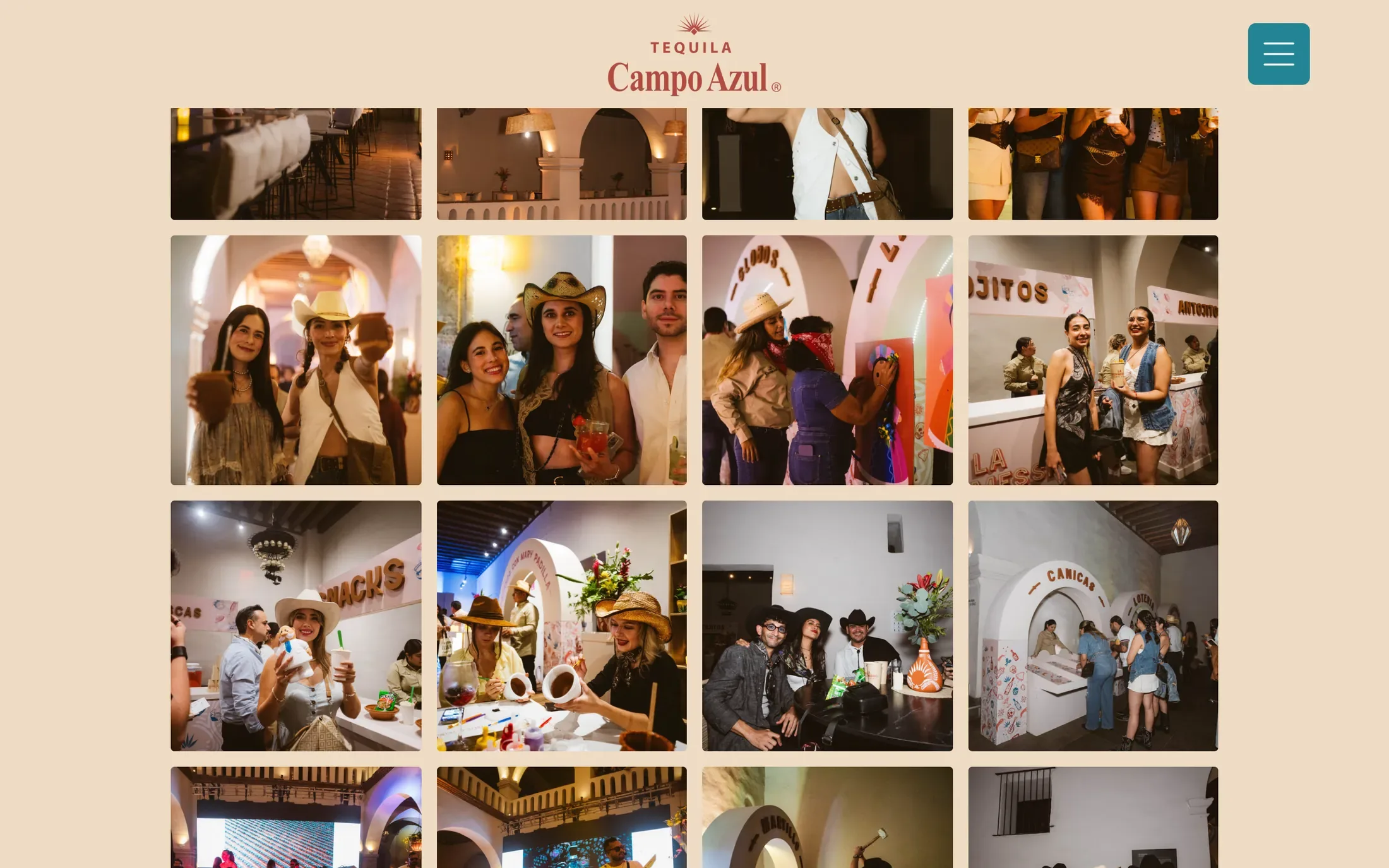 Fotos de la cuarta edición, con los arcos blancos del lugar y los invitados vestidos para la fiesta