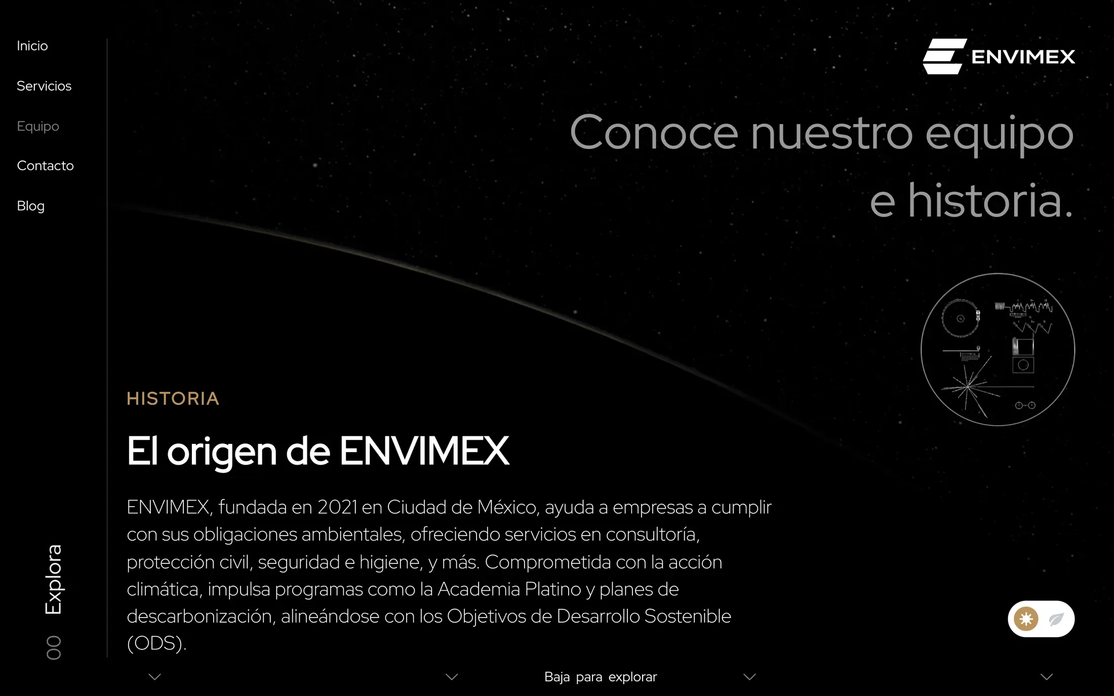 La página del equipo abriendo sobre un cielo oscuro, con el origen de la empresa en sus primeras palabras