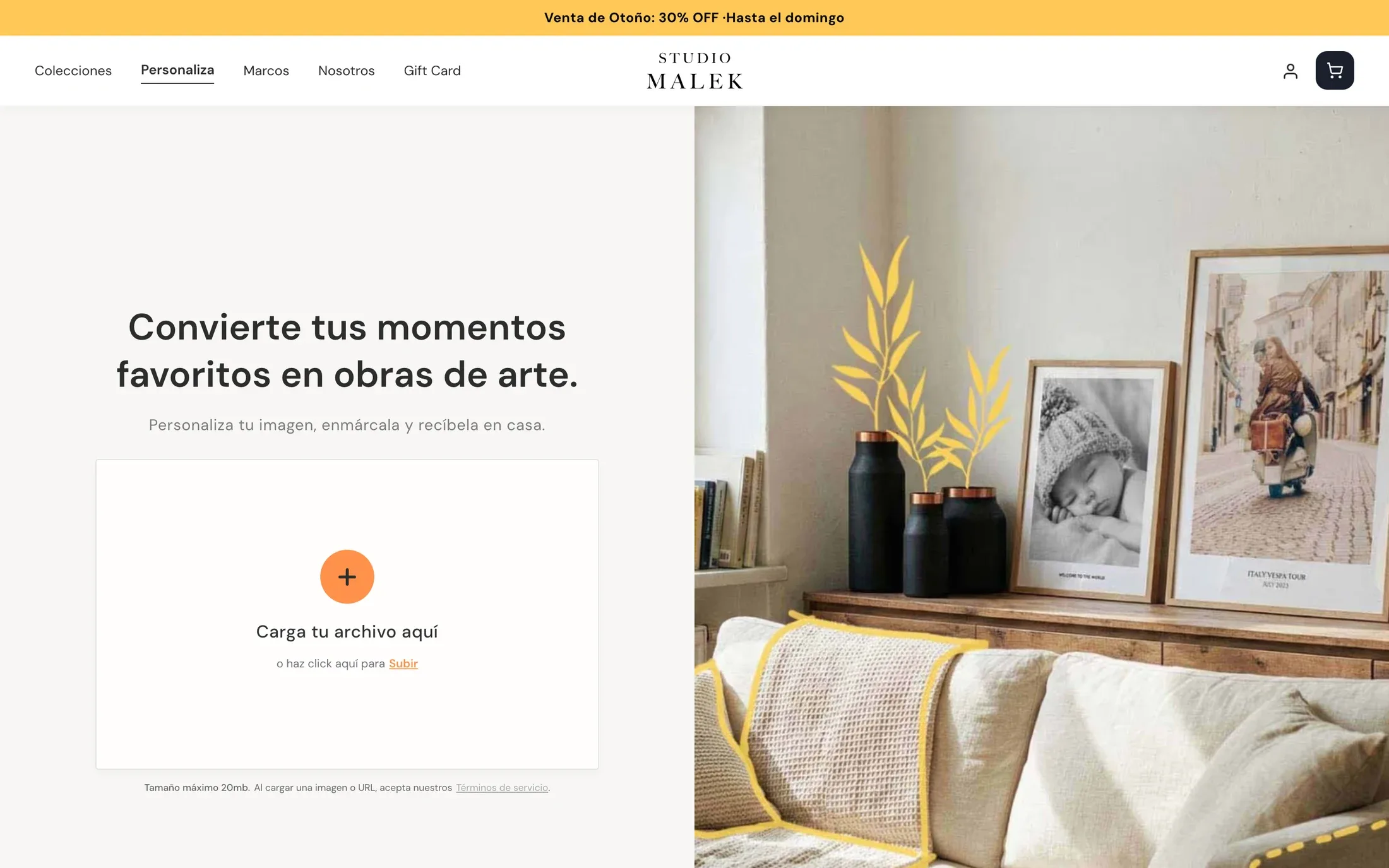 El inicio de Personaliza con el área para cargar una foto junto a fotografías de viajes y familia enmarcadas